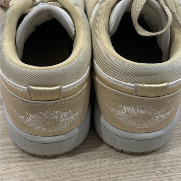 Air Jordan 1 Low "Team Gold/Sail" Women’s Sneaker Size 8.5 - Picture 4 of 8